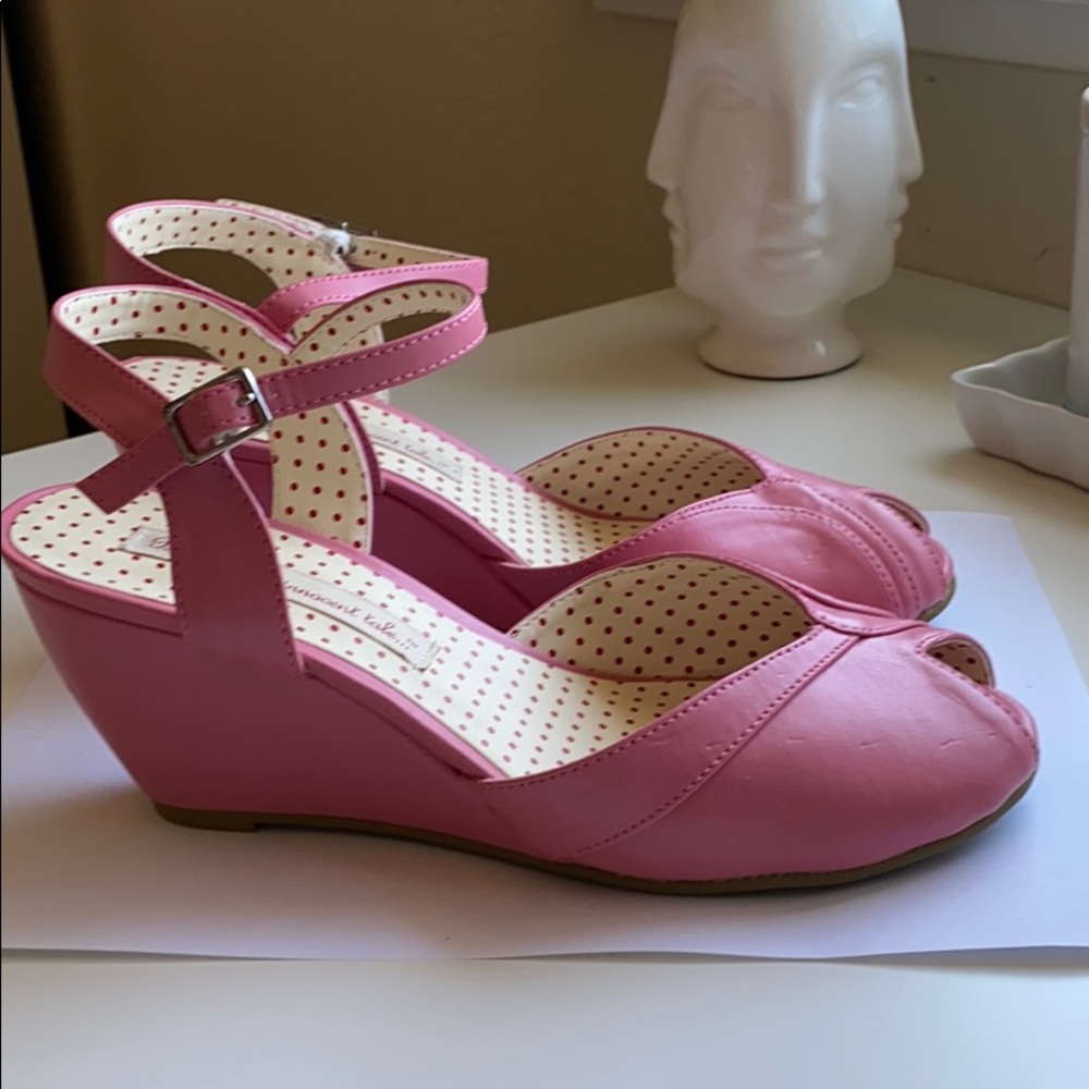BAIT PINUP STYLE WEDGES SIZE 7.5, NEVER WORN
